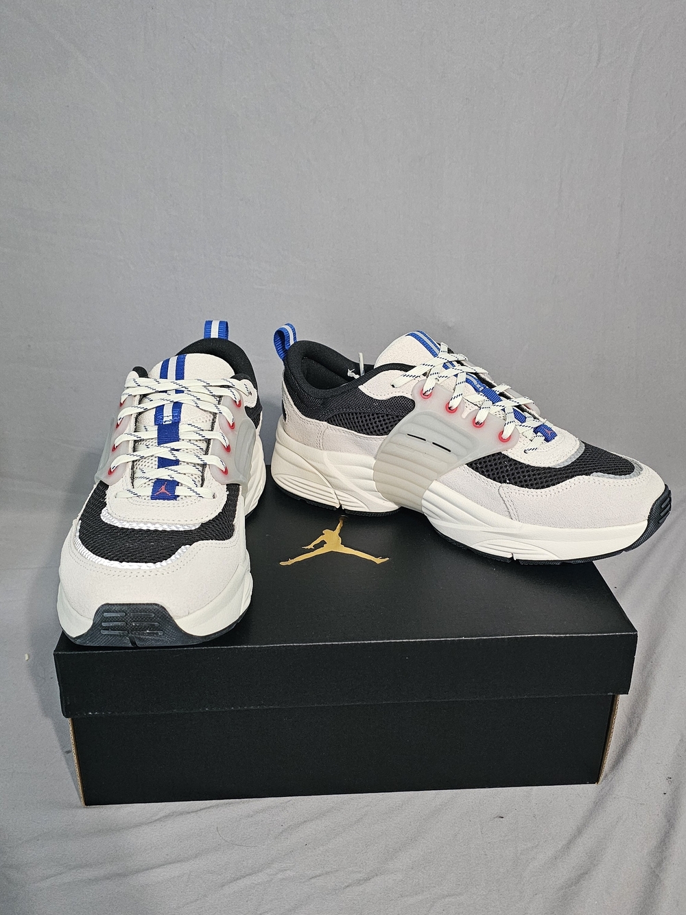 Kids Jordan Trunner O/S (GS) Sneakers. Size 7Y